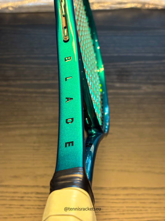 Stefanos Tsitsipas Personal Wilson Pro Stock Blade 98 V10 (18x19)